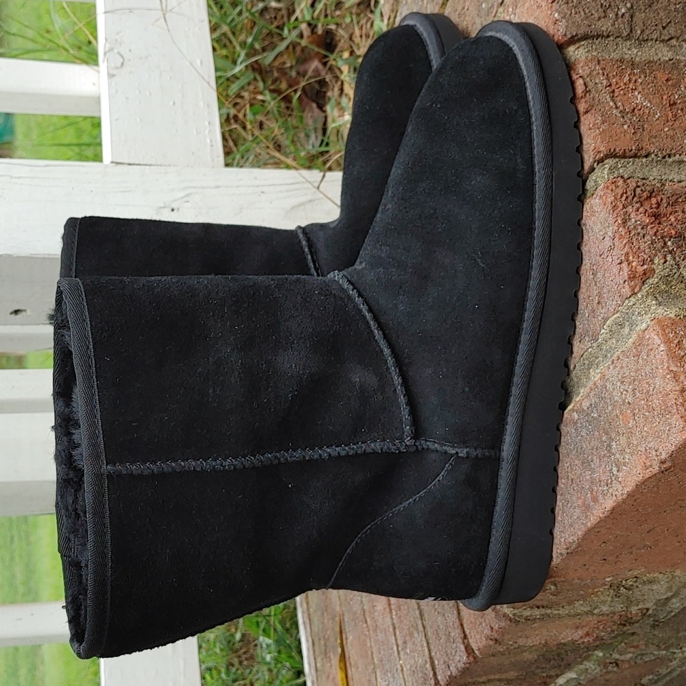 Koolaburra Black Suede Short Boot Size 9 (1389)